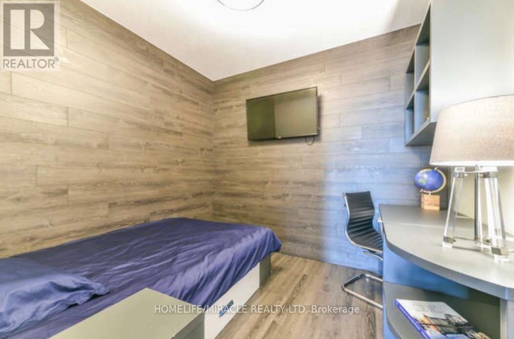#N-808 330 PHILLIP STREET - 6