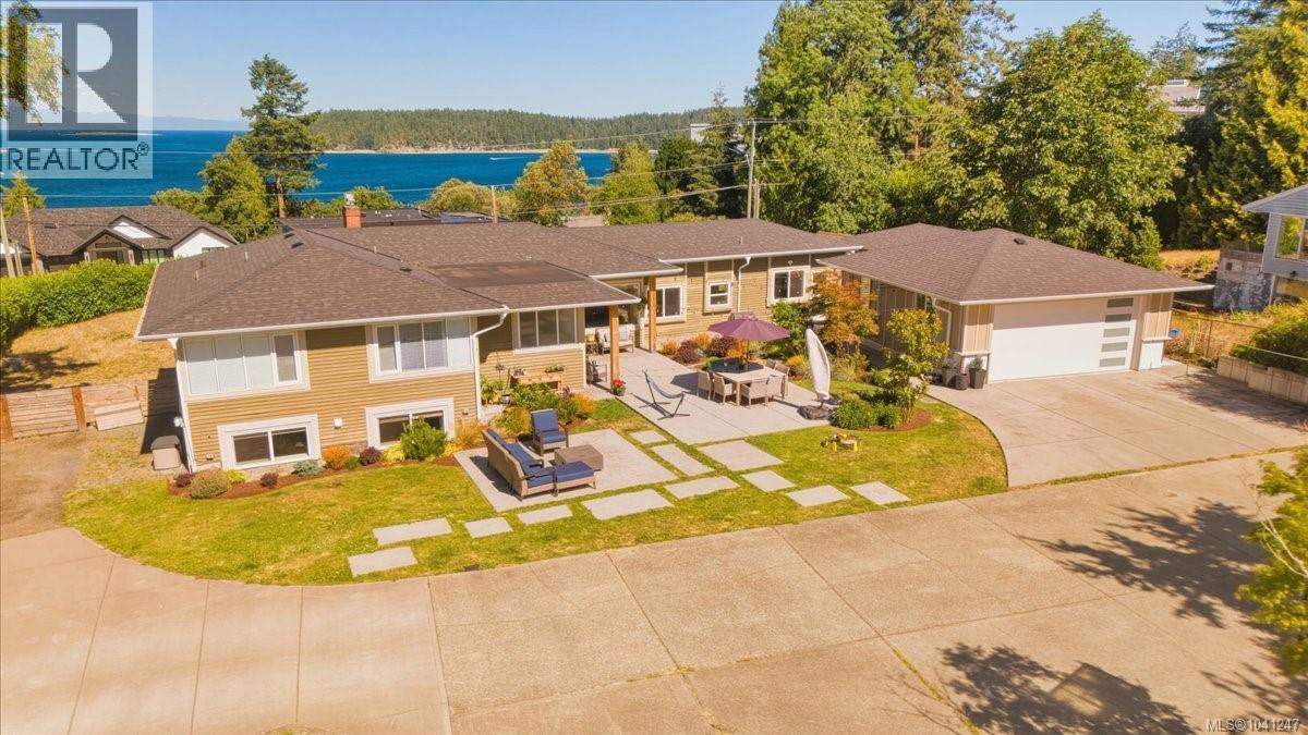 2565 Departure Bay Rd - 4