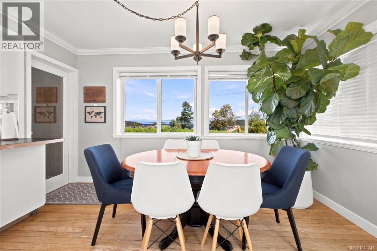 2565 Departure Bay Rd - 33