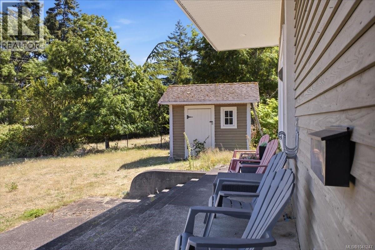 2565 Departure Bay Rd - 21