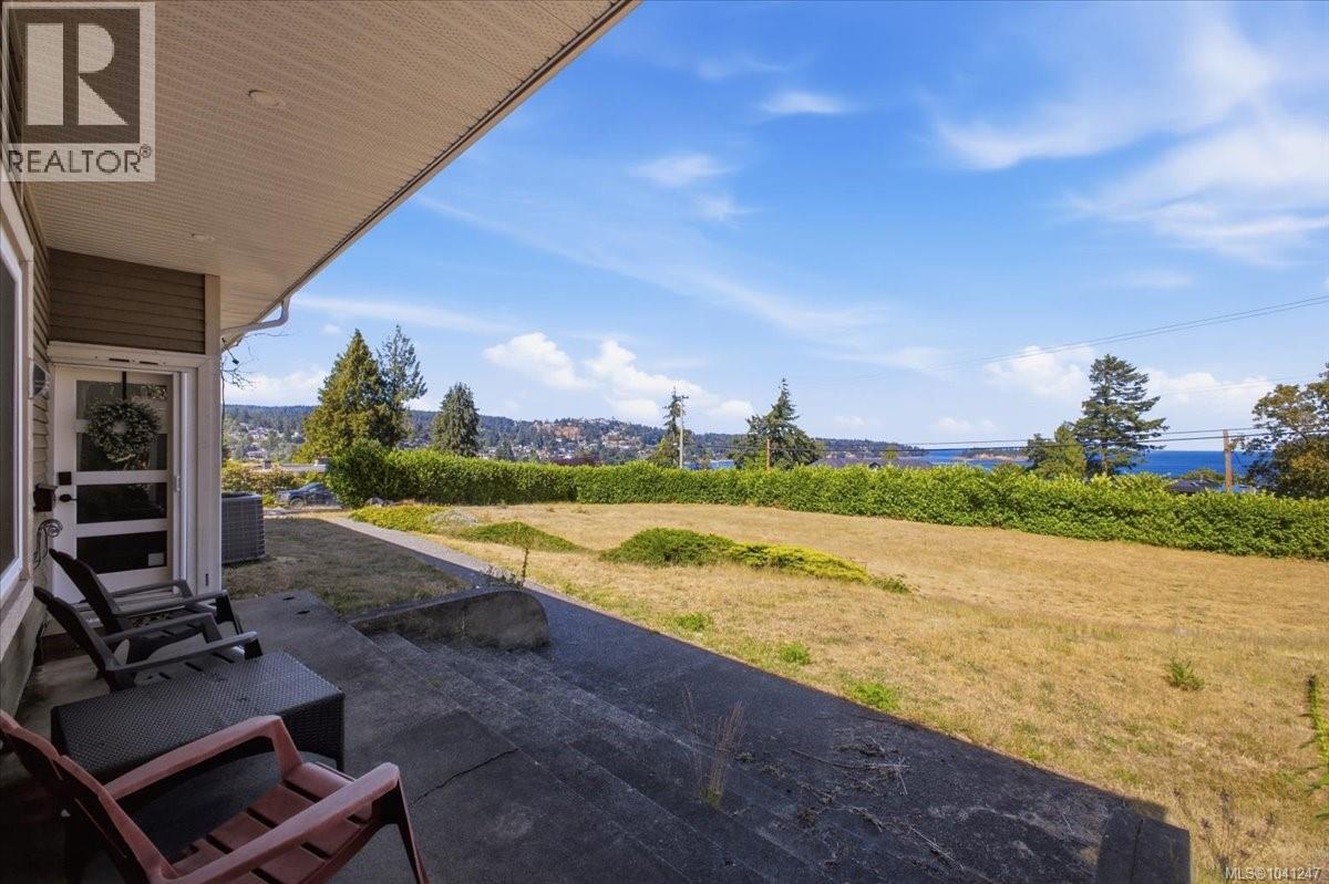 2565 Departure Bay Rd - 20