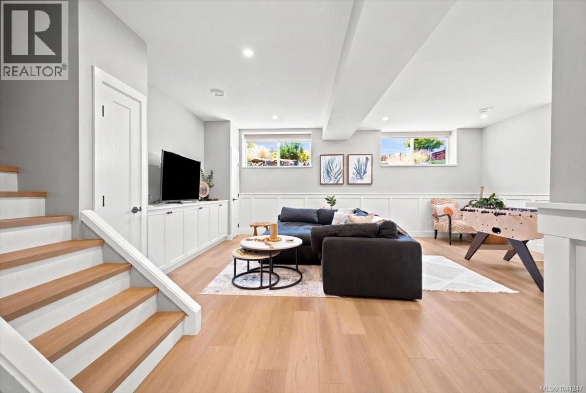 2565 Departure Bay Rd - 61