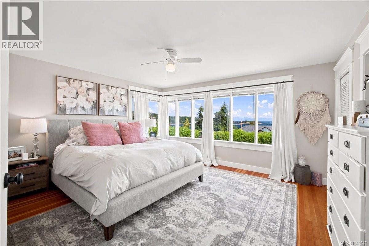 2565 Departure Bay Rd - 42