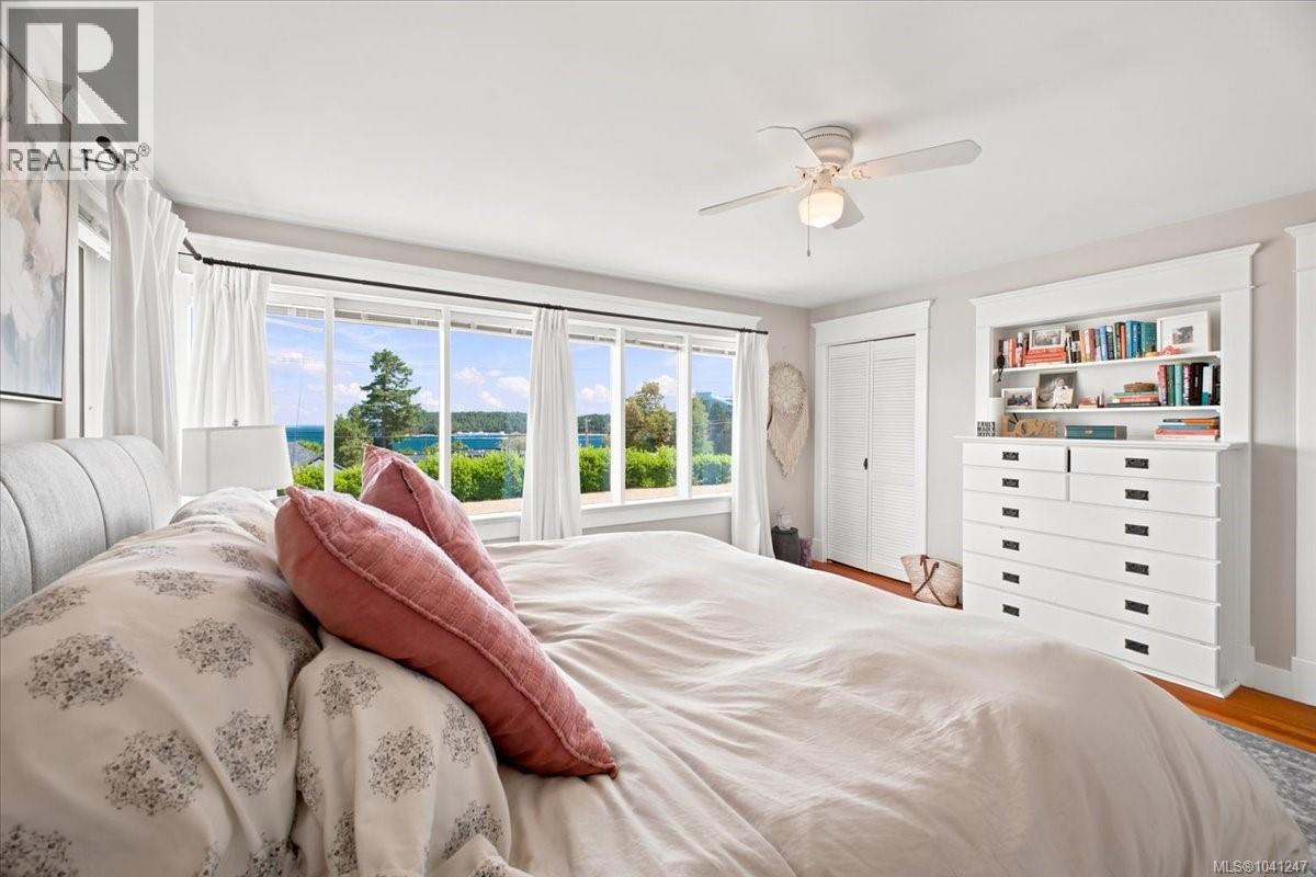 2565 Departure Bay Rd - 43