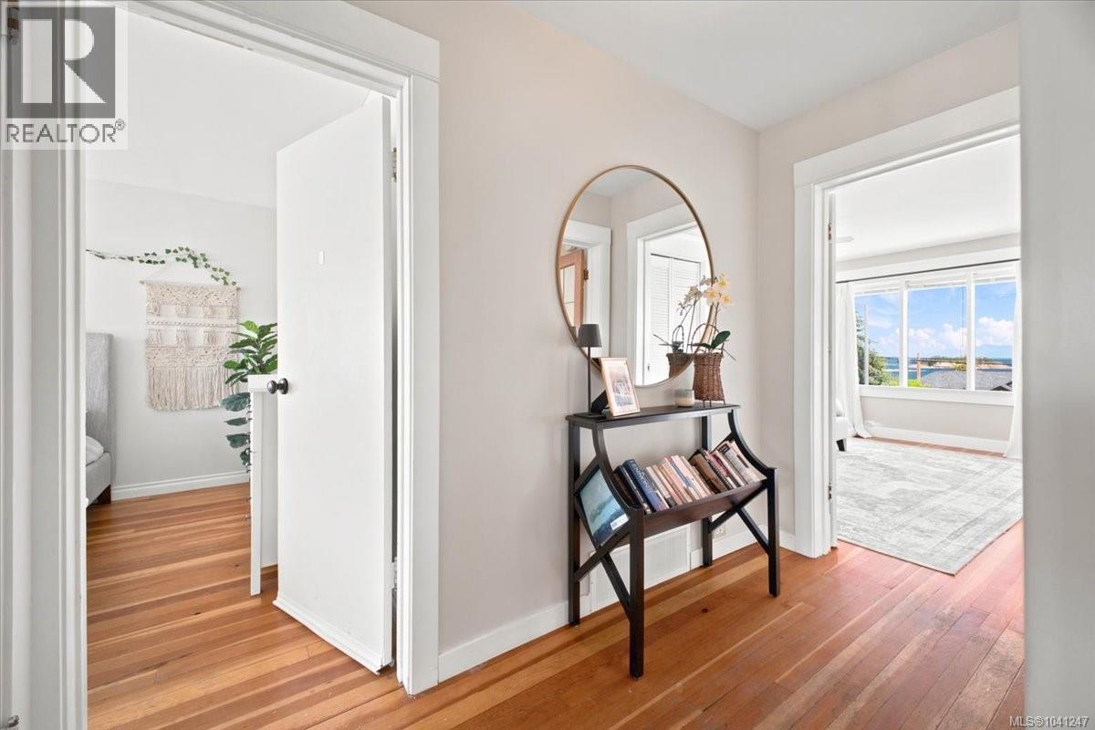 2565 Departure Bay Rd - 48