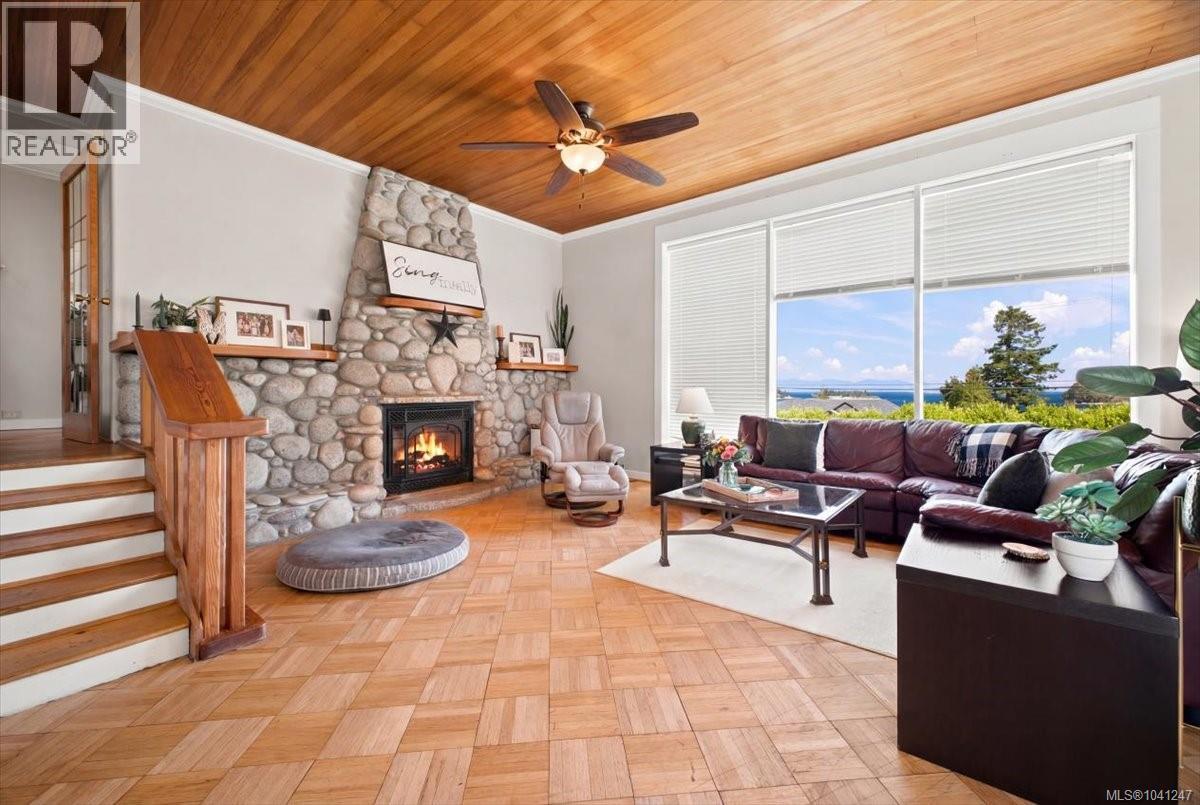 2565 Departure Bay Rd - 39