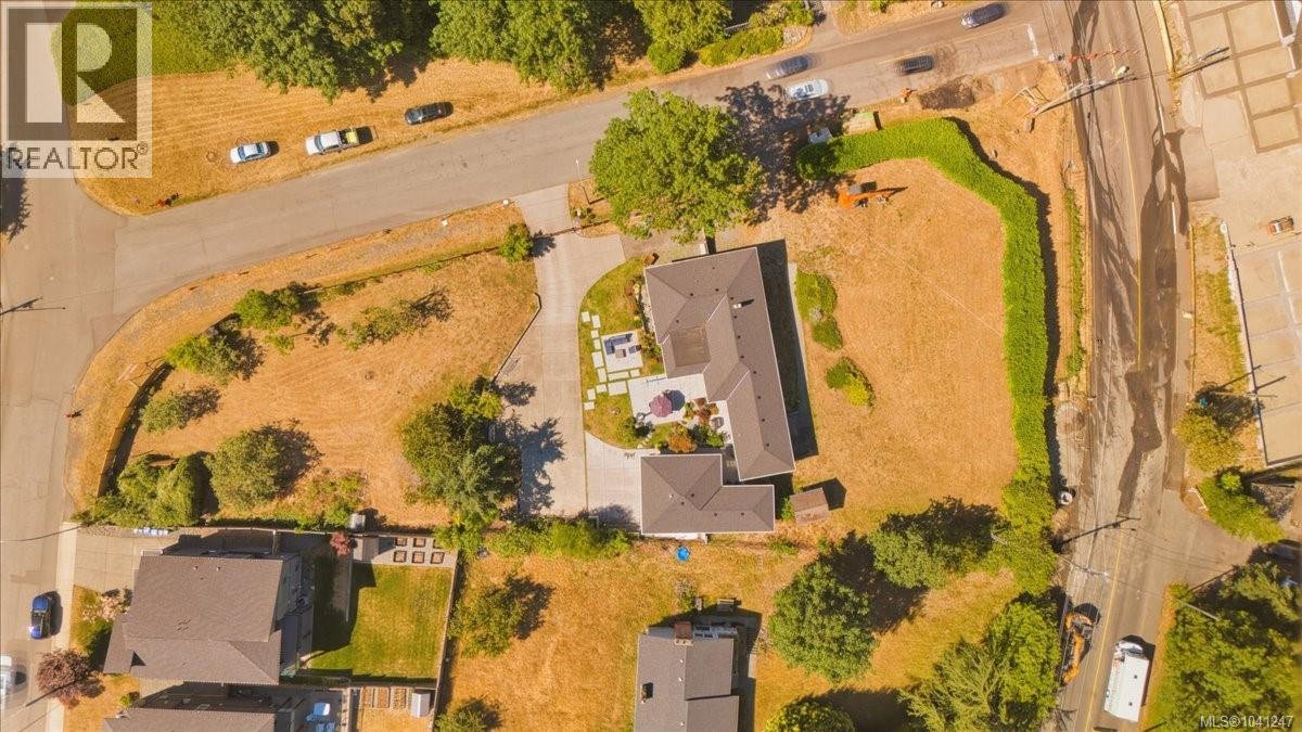 2565 Departure Bay Rd - 74