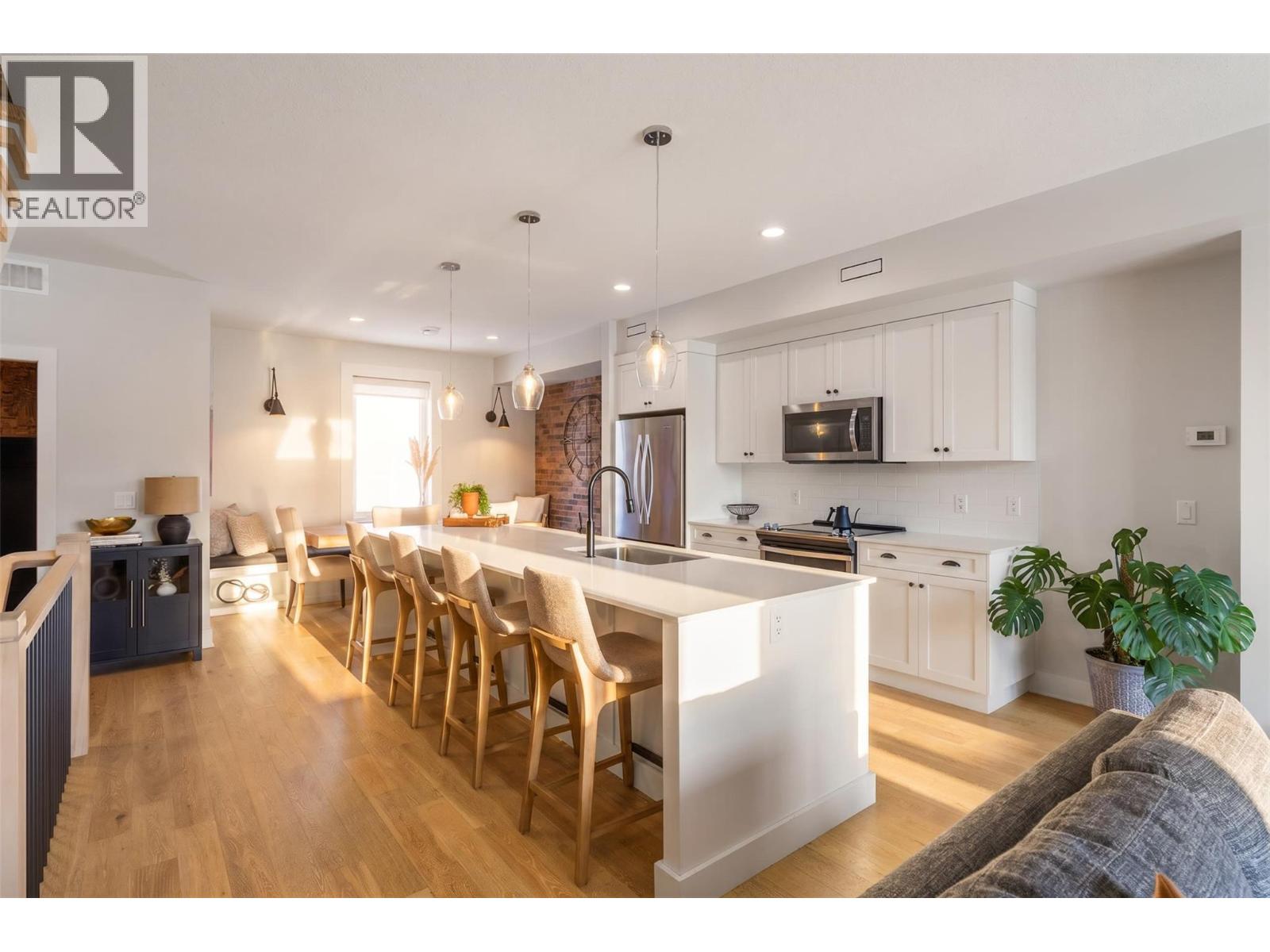 #106 555 Buckland Avenue - 5