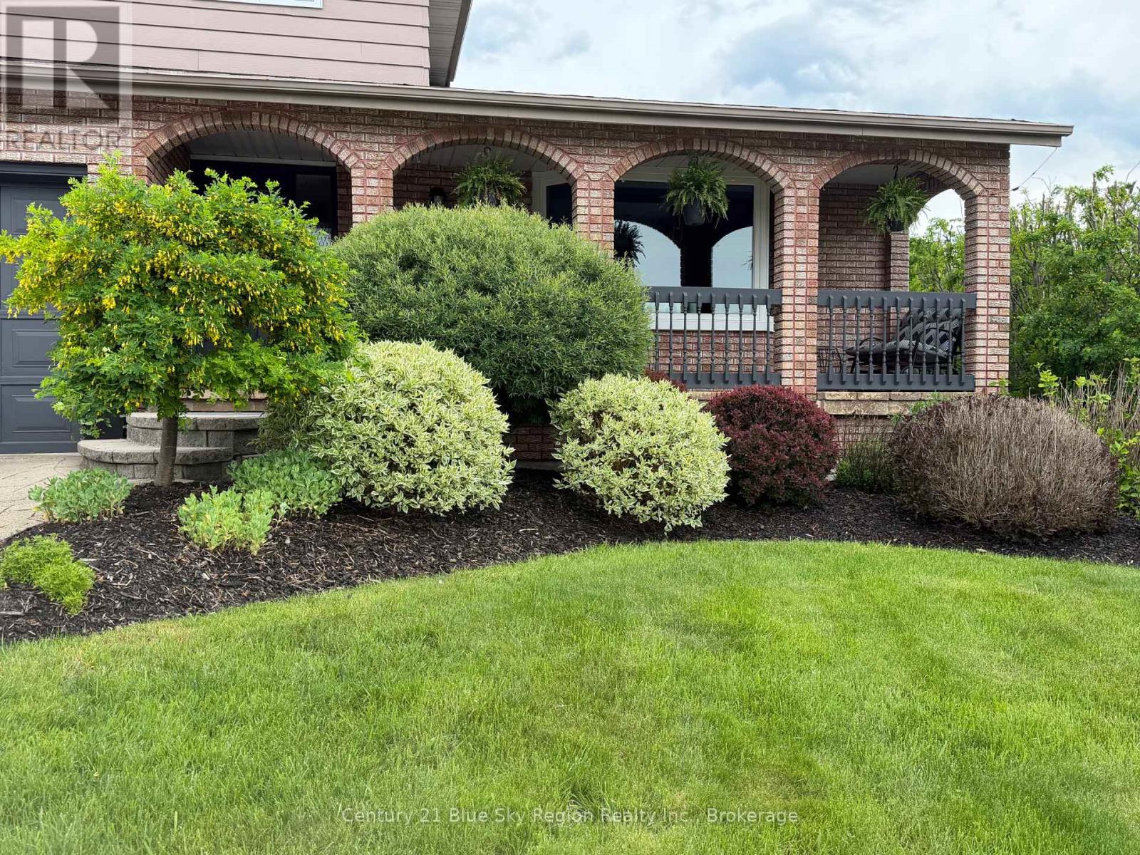 790 LAURENTIAN AVENUE - 3