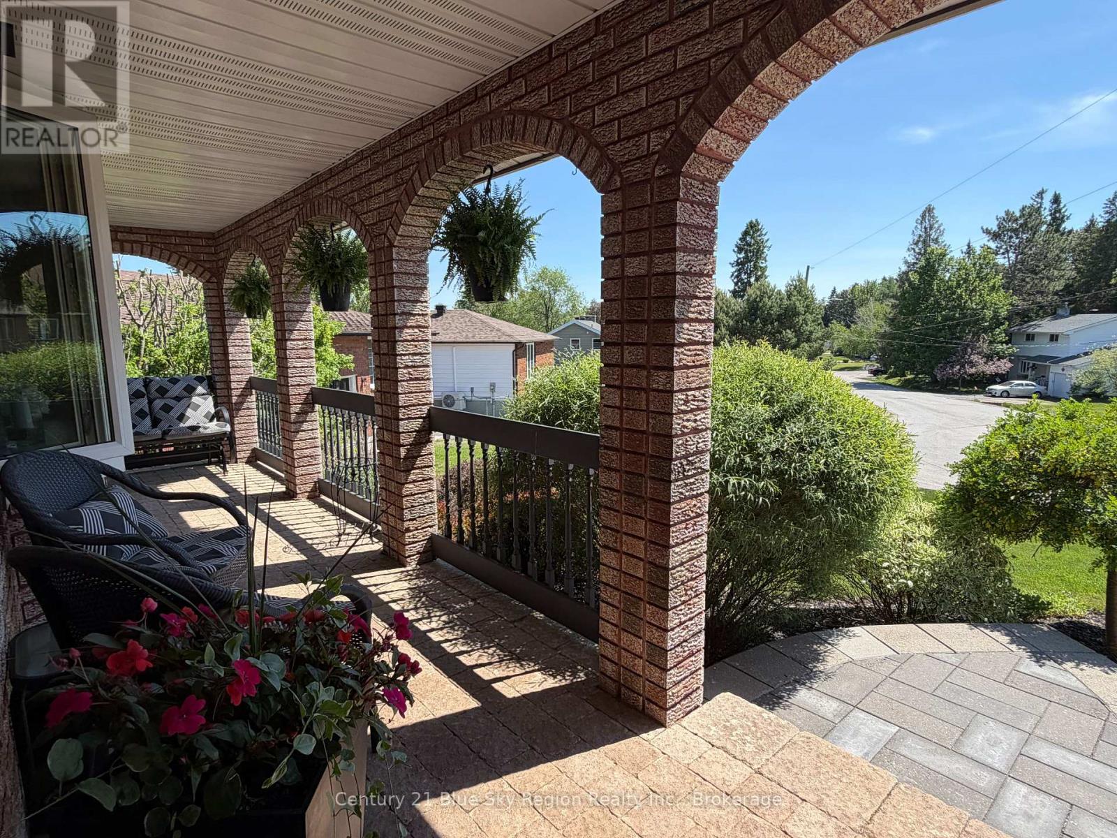 790 LAURENTIAN AVENUE - 4