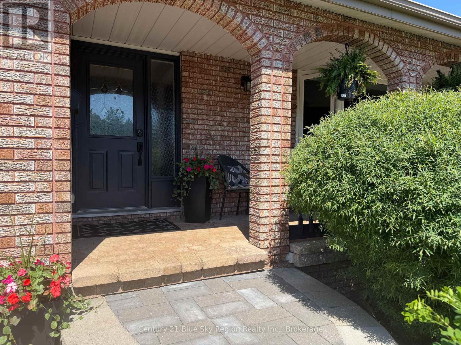 790 LAURENTIAN AVENUE - 5