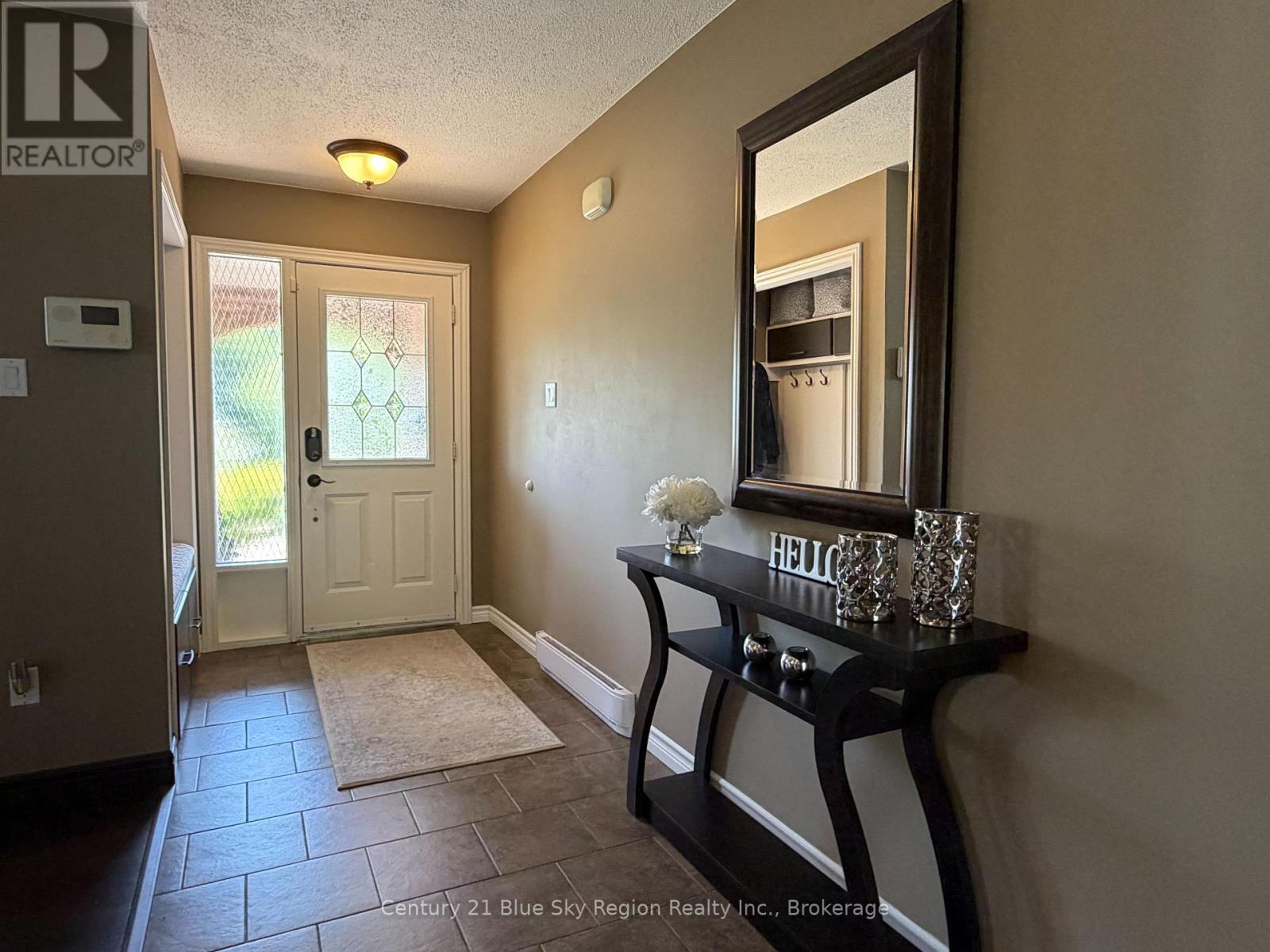 790 LAURENTIAN AVENUE - 6