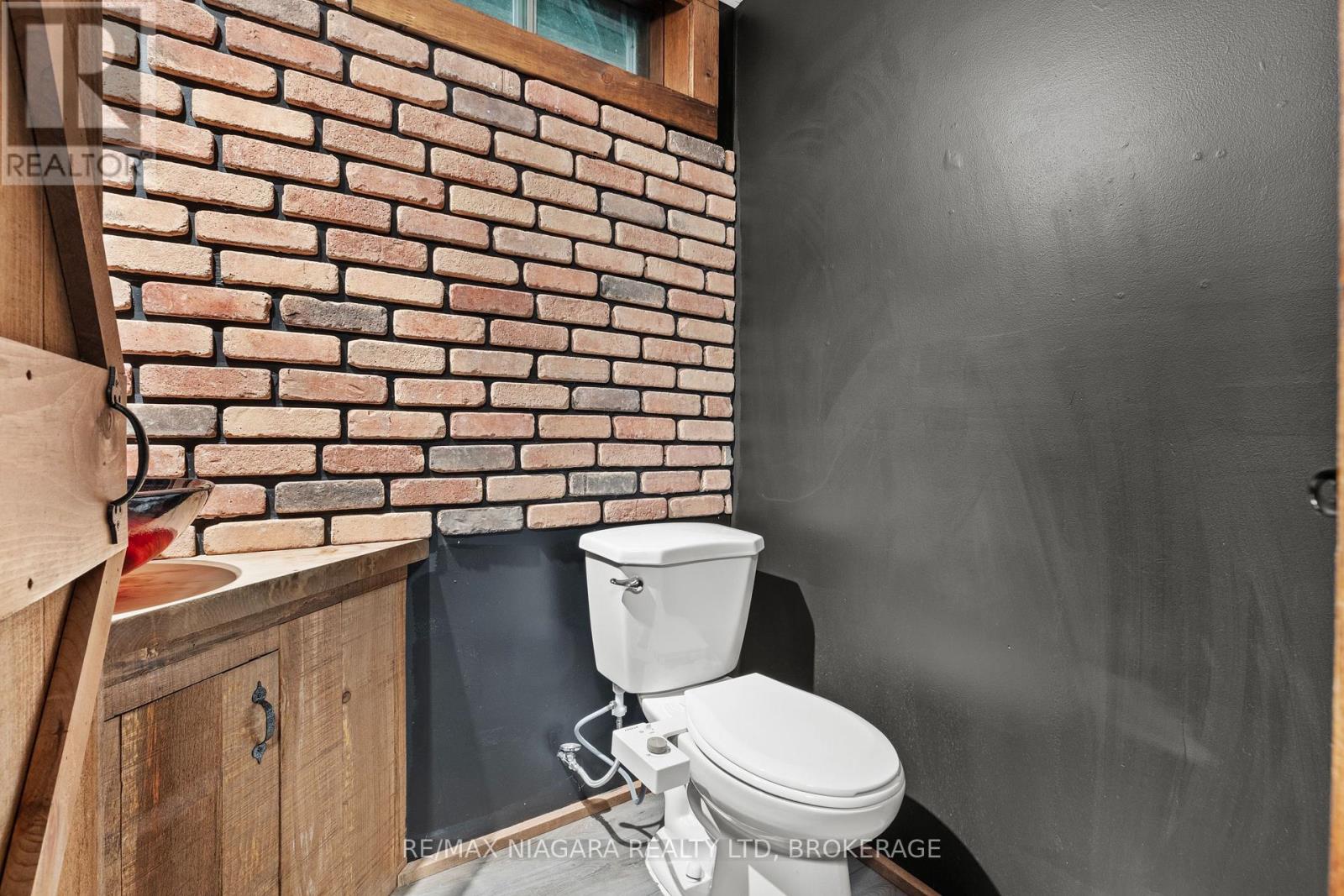 2786 LALEMANT ROAD - 32