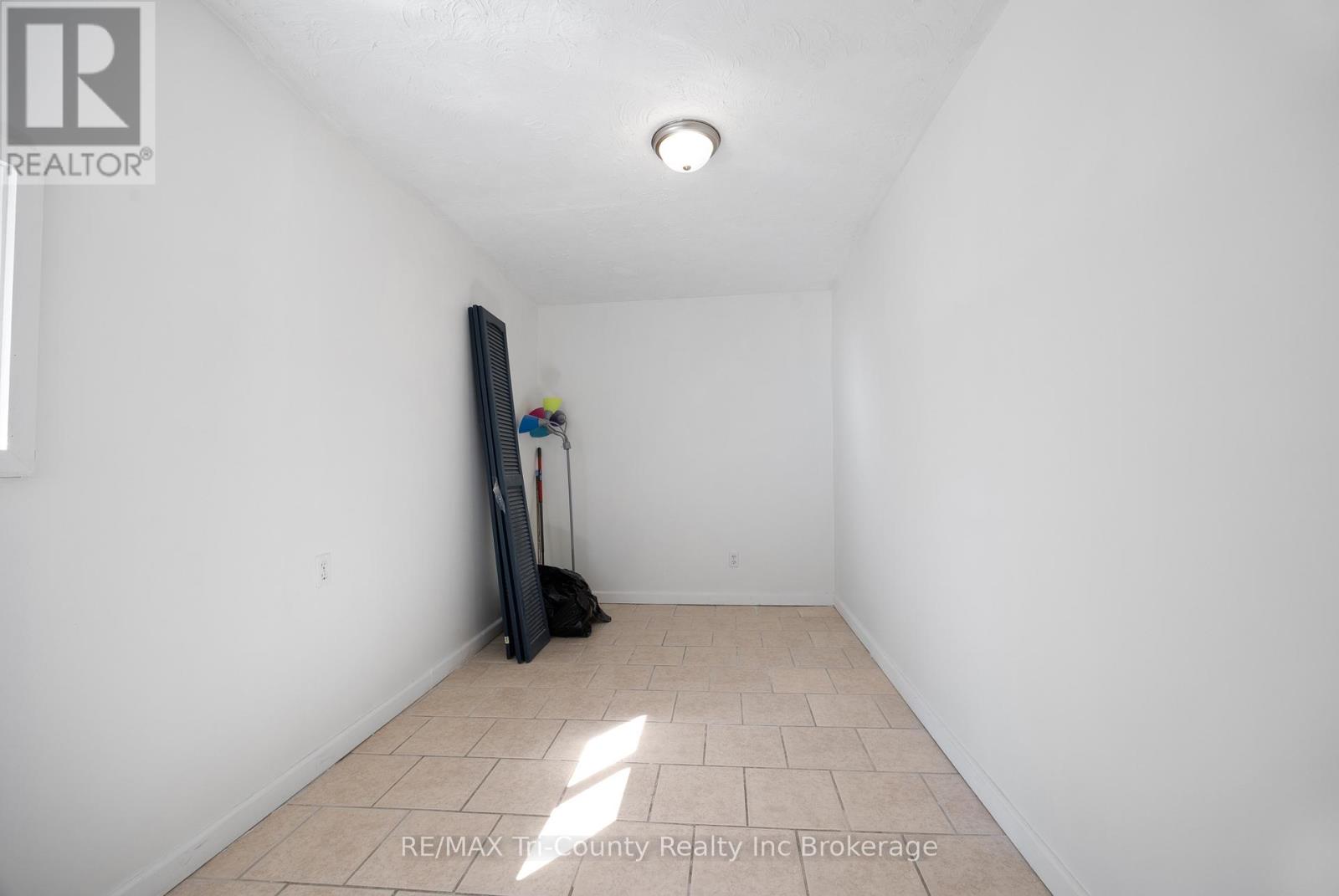 61 BROCK STREET E - 14