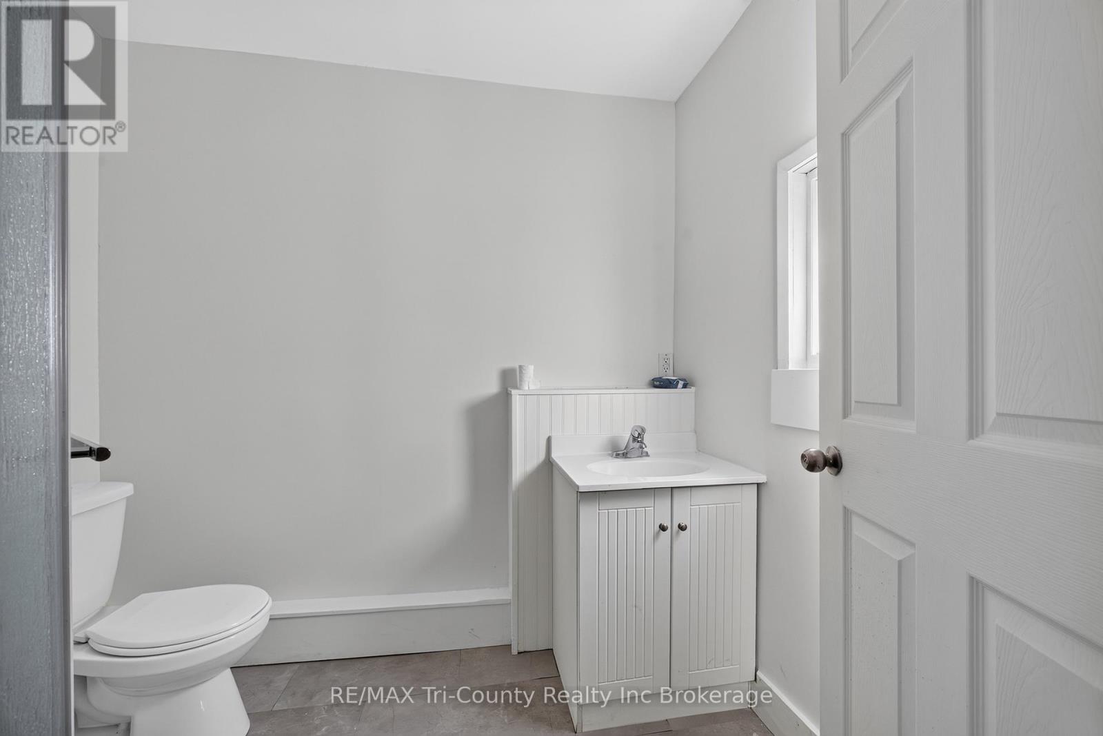 61 BROCK STREET E - 15