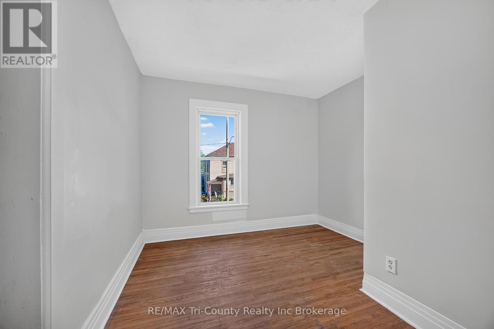61 BROCK STREET E - 17
