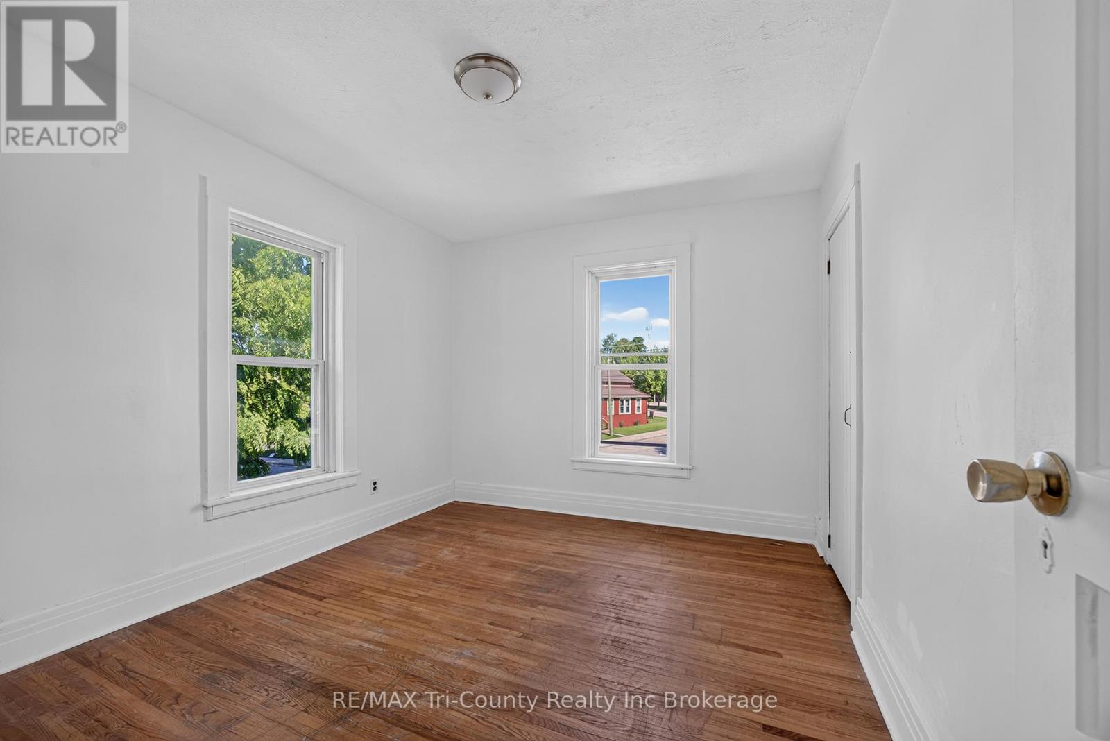 61 BROCK STREET E - 18