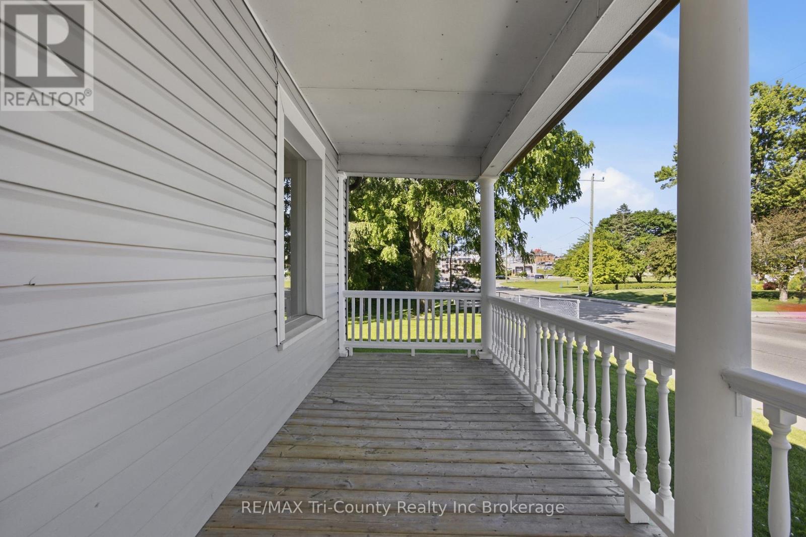 61 BROCK STREET E - 2
