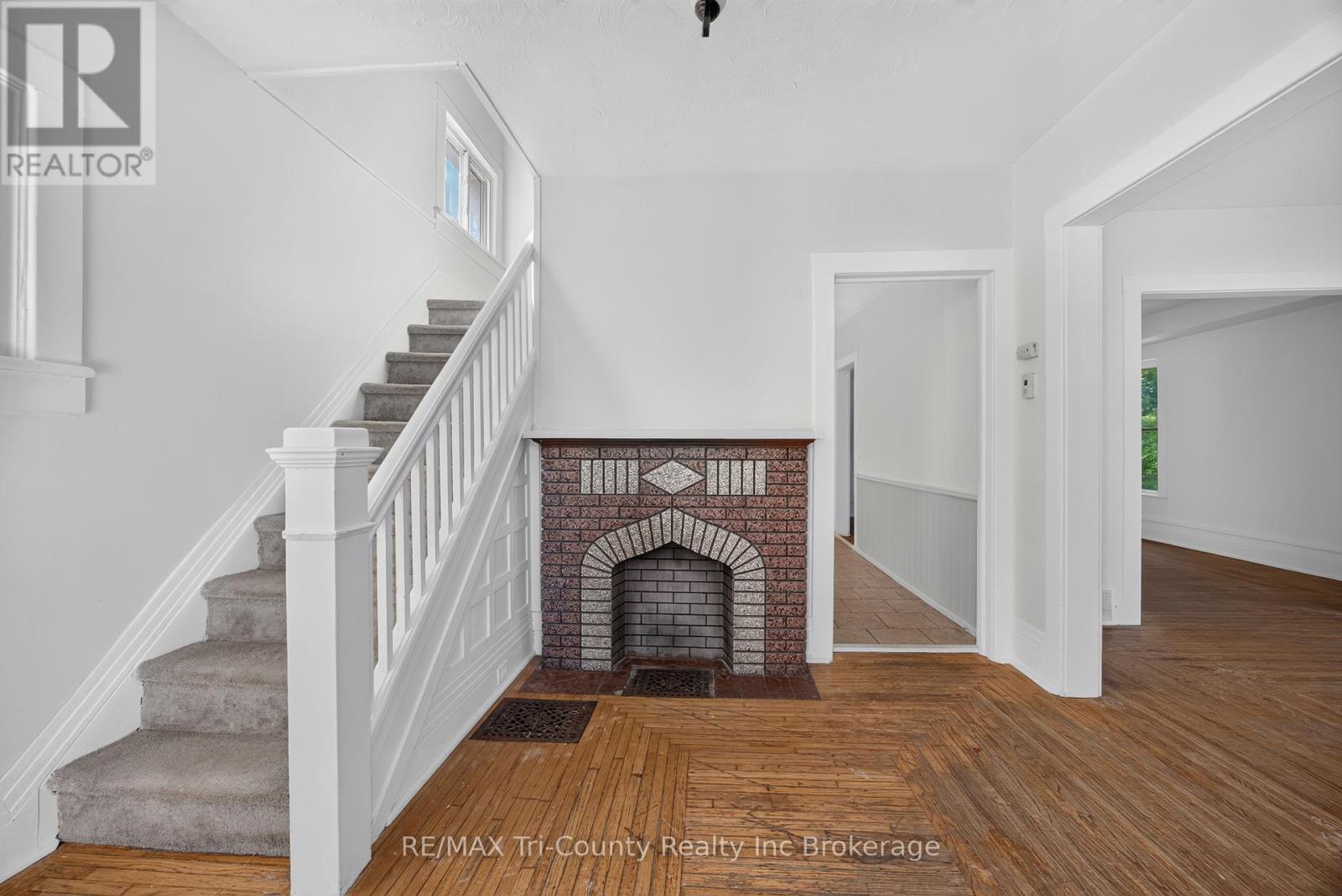 61 BROCK STREET E - 5