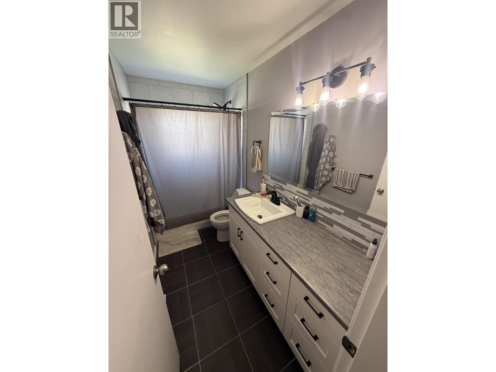 10712 102 AVENUE - Image 10