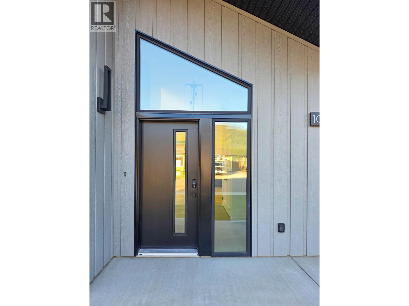1048 PARKSIDE AVENUE - 9