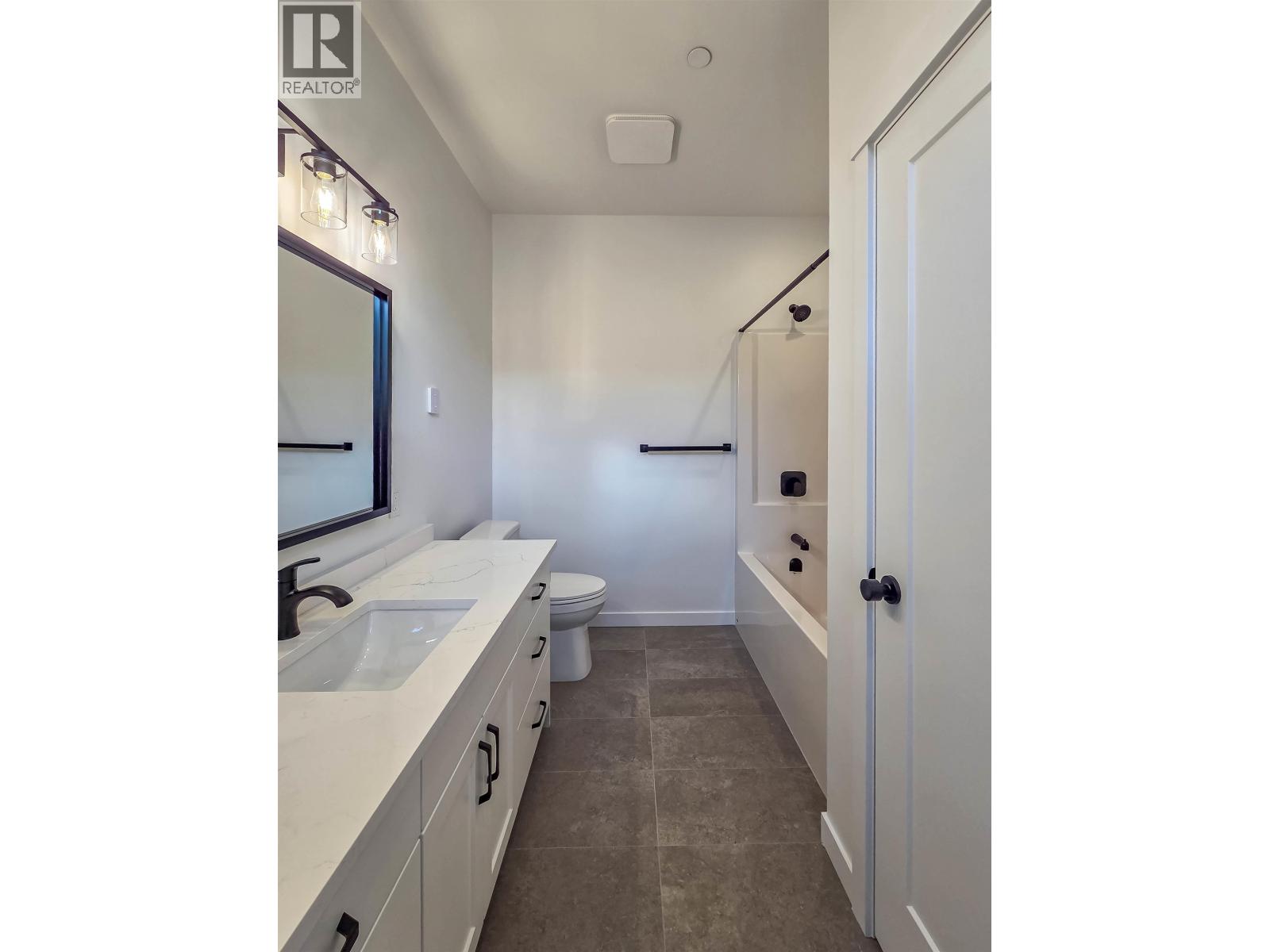 1048 PARKSIDE AVENUE - 25