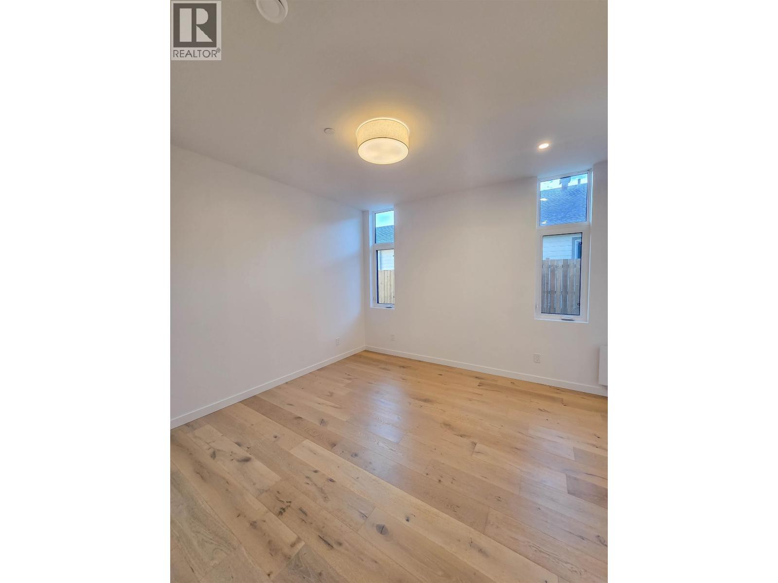 1048 PARKSIDE AVENUE - 24