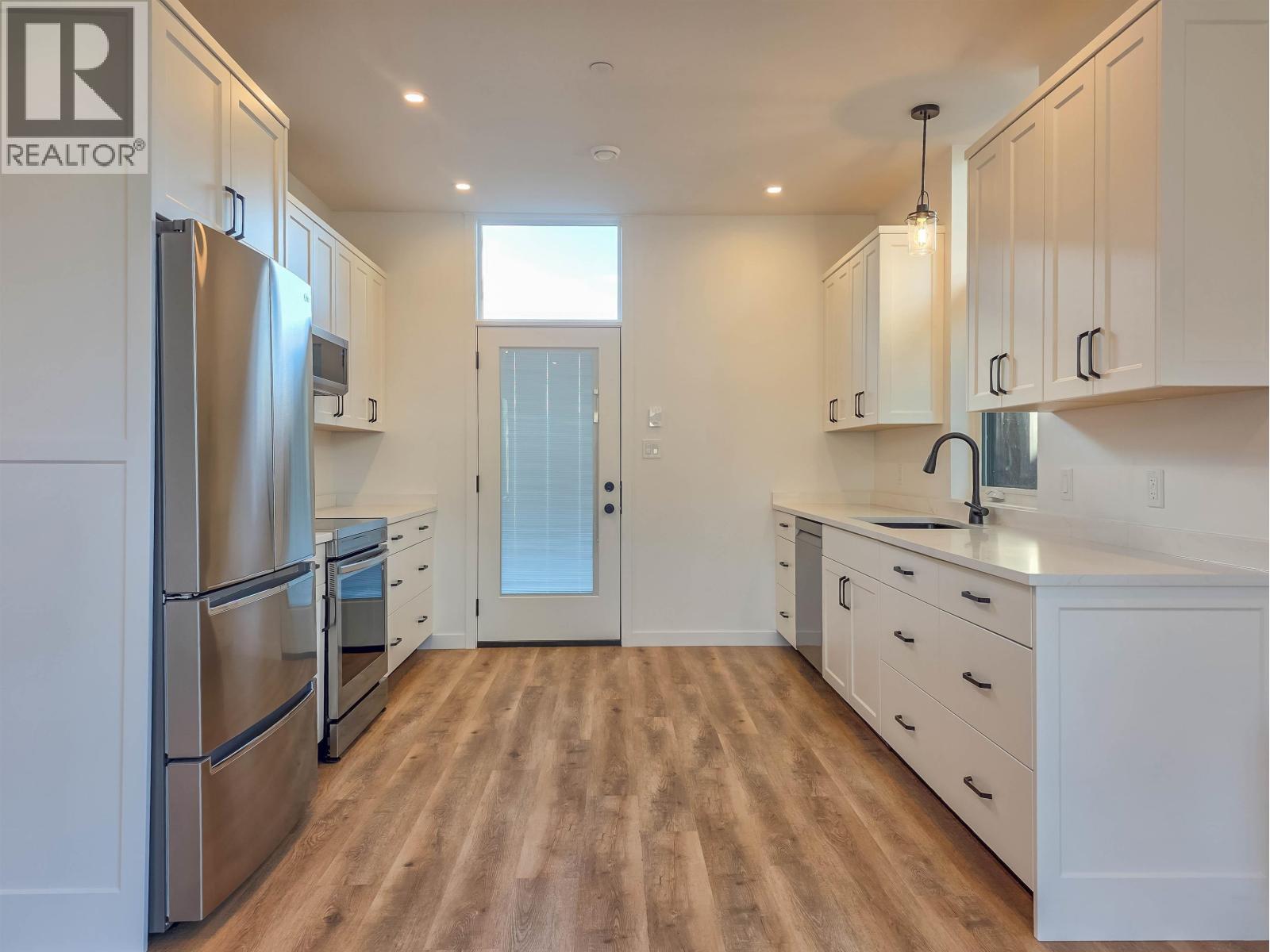 1048 PARKSIDE AVENUE - 35