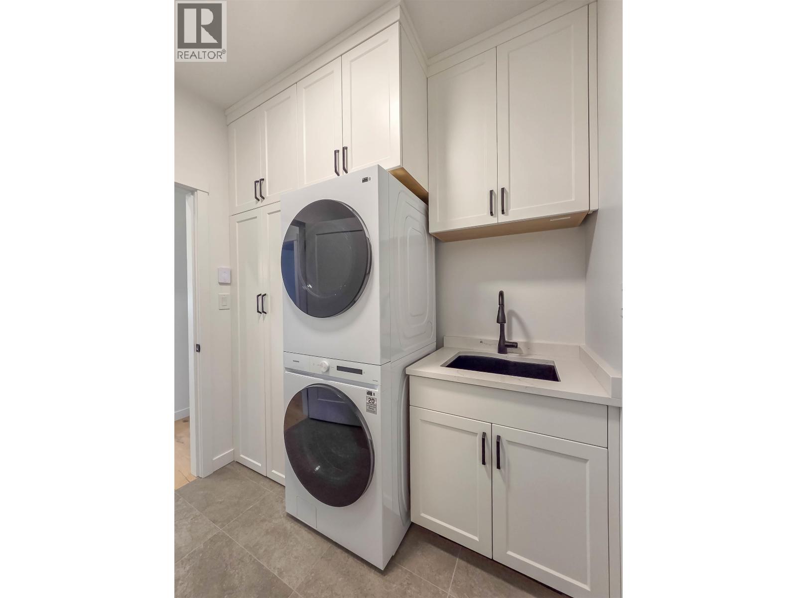 1048 PARKSIDE AVENUE - 30