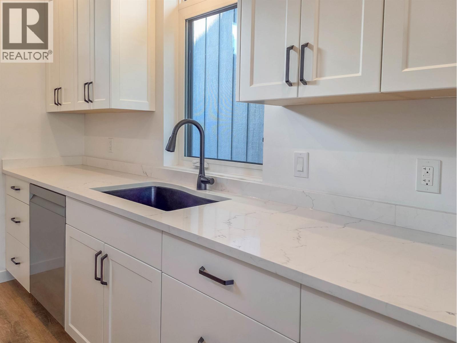 1048 PARKSIDE AVENUE - 36