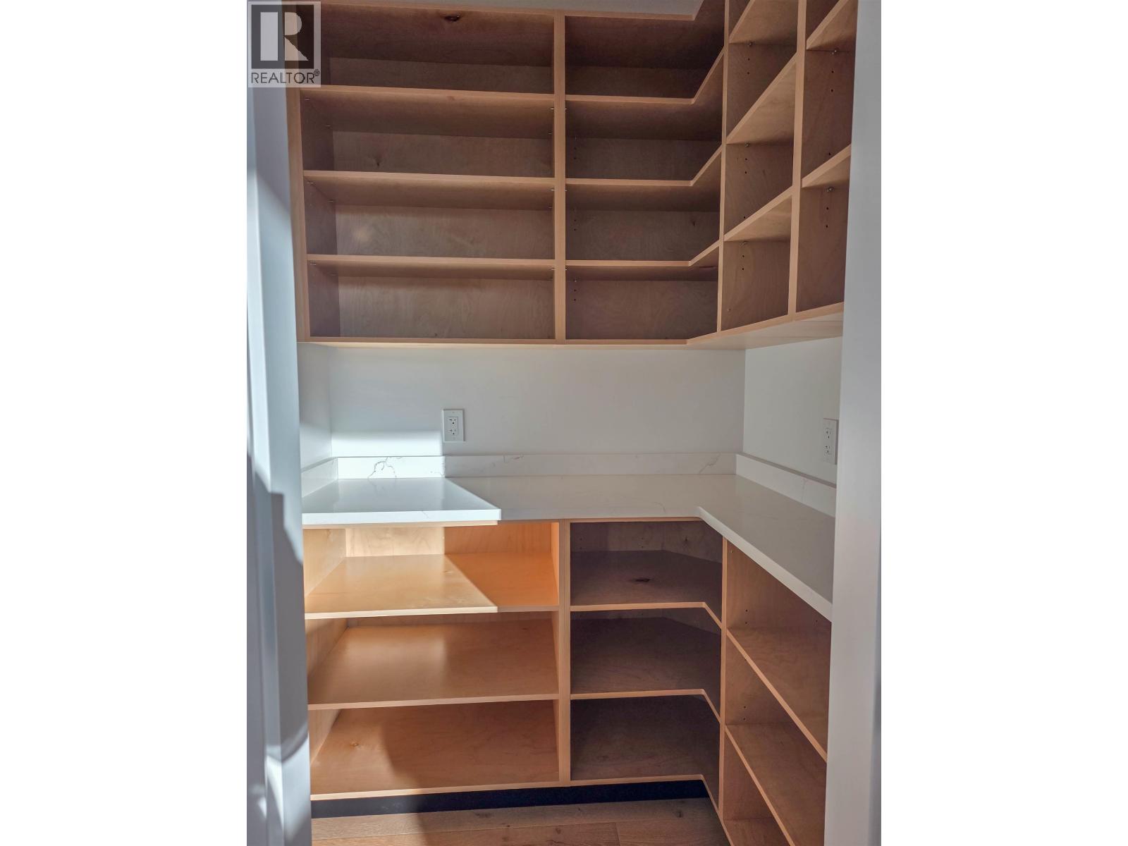 1048 PARKSIDE AVENUE - 22
