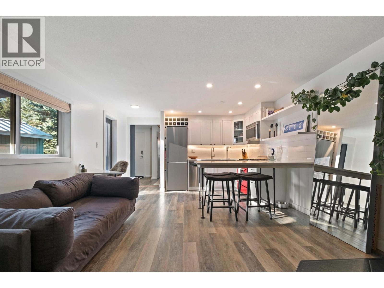 26 6800 CRABAPPLE DRIVE — photo 4