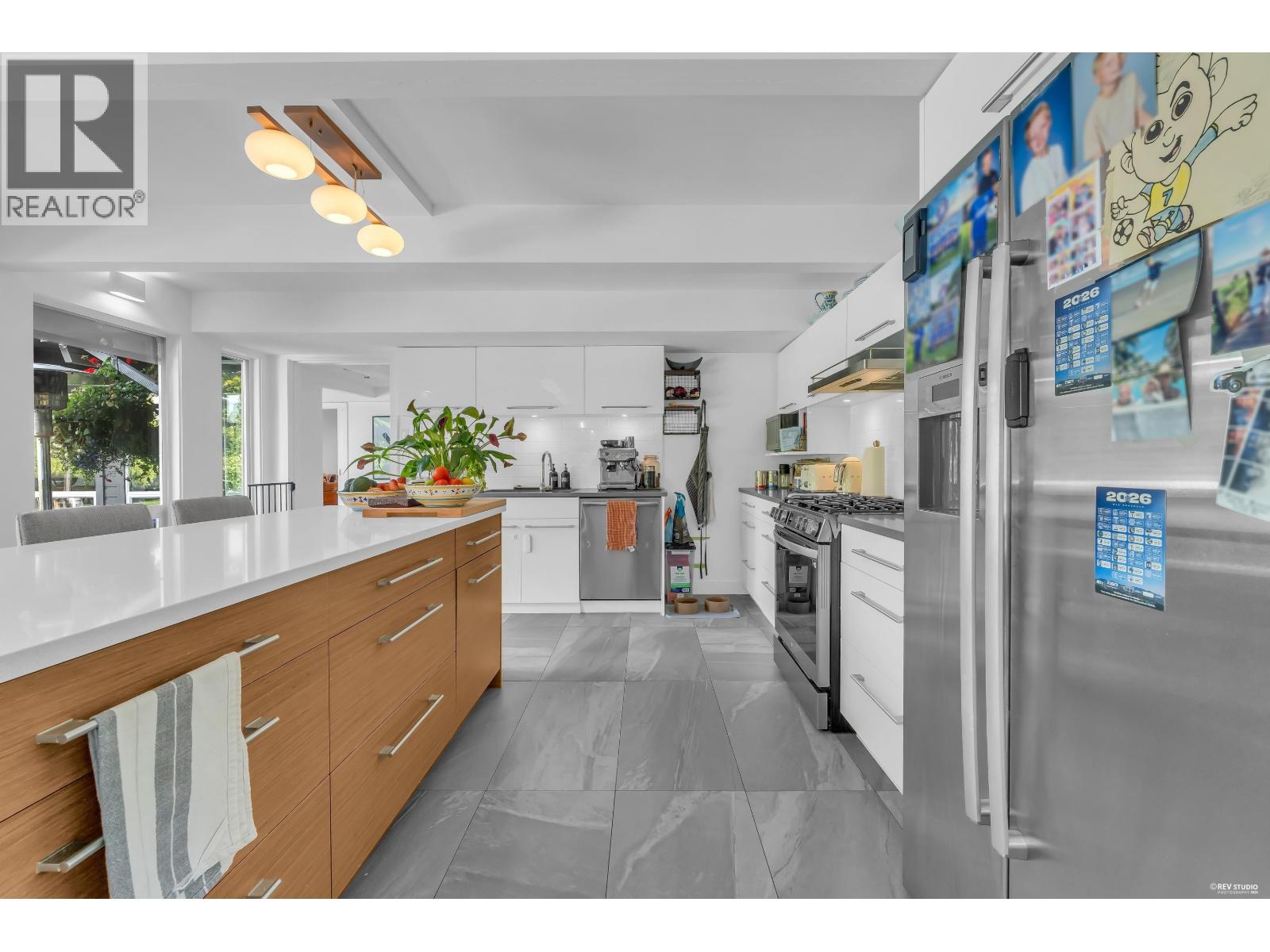 1555 QUEENS AVENUE — photo 5