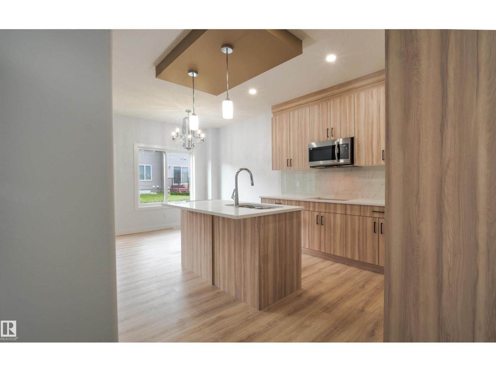 3708 40 Ave - 10