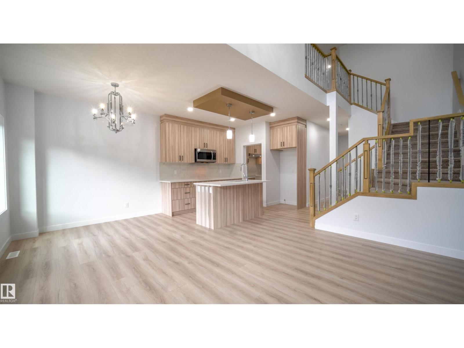 3708 40 Ave - 12