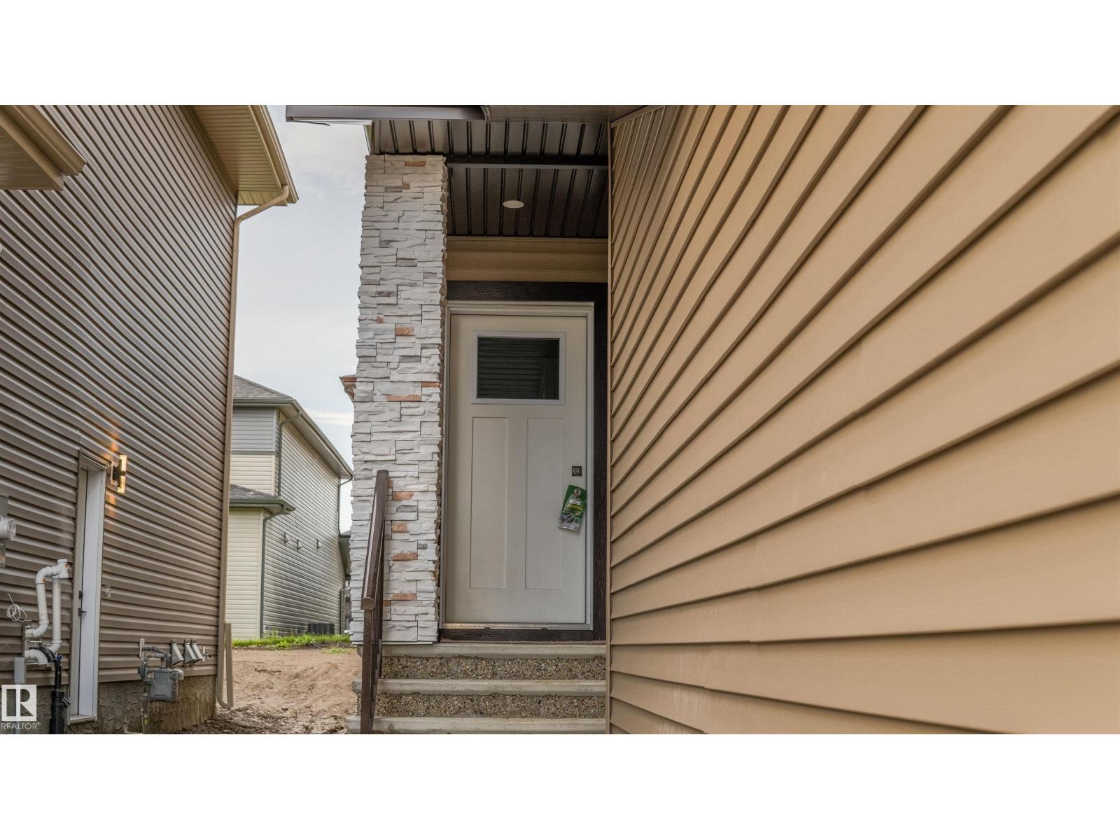 3708 40 Ave - 49