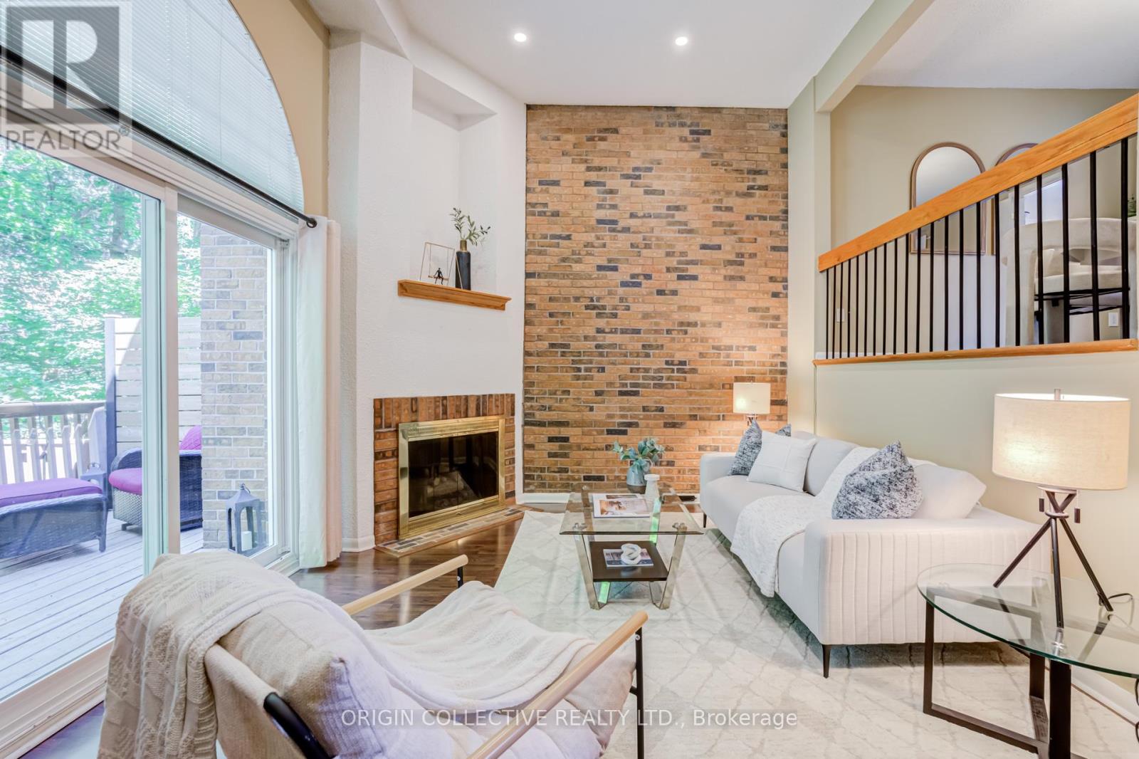 6 OAKEN GATE WAY - 1