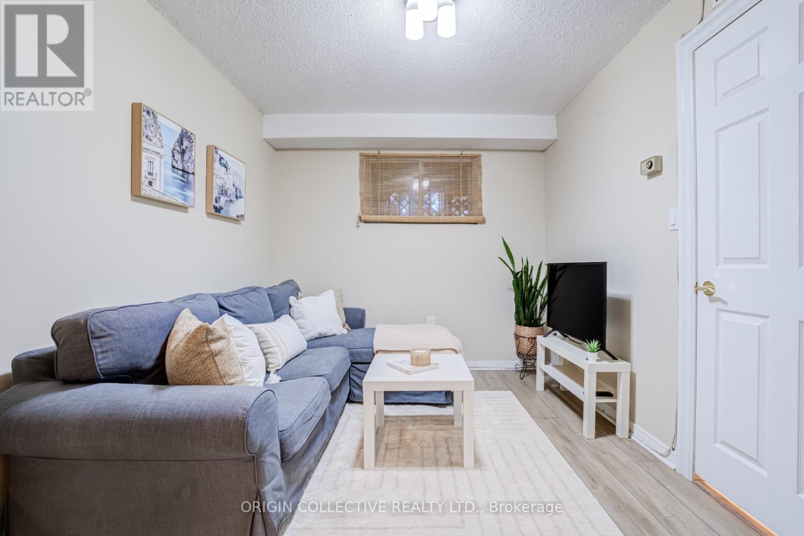 6 OAKEN GATE WAY - 36