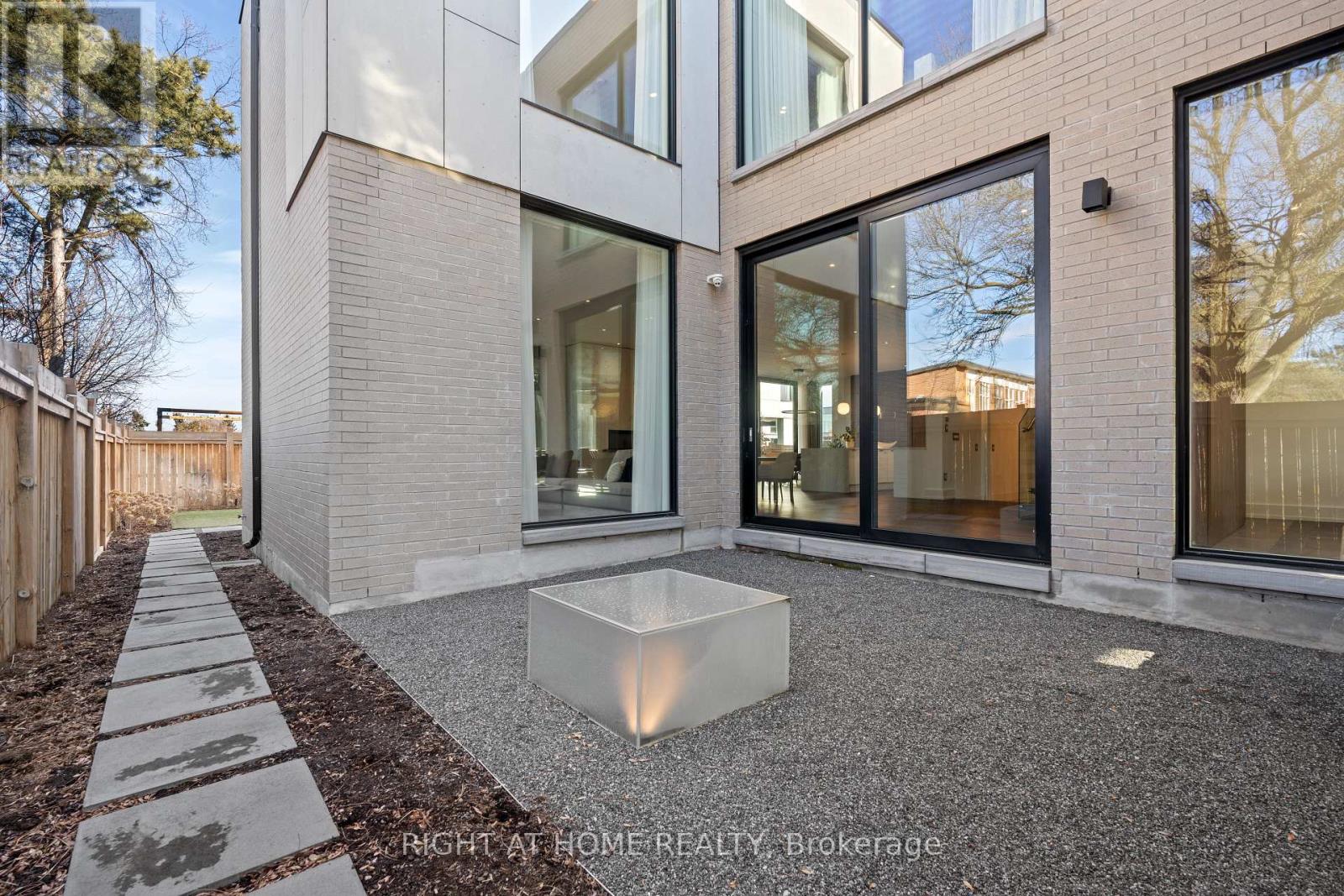 15 FAIRMEADOW AVENUE - 35