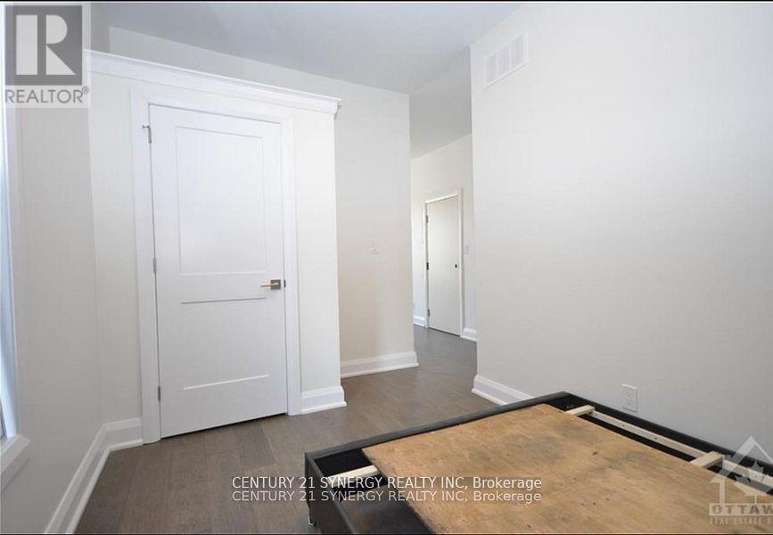 1 Bath House for Rent in Ottawa – 1A – 571 MCLEOD STREET, Ottawa – MLS# X13486438 - Image 7