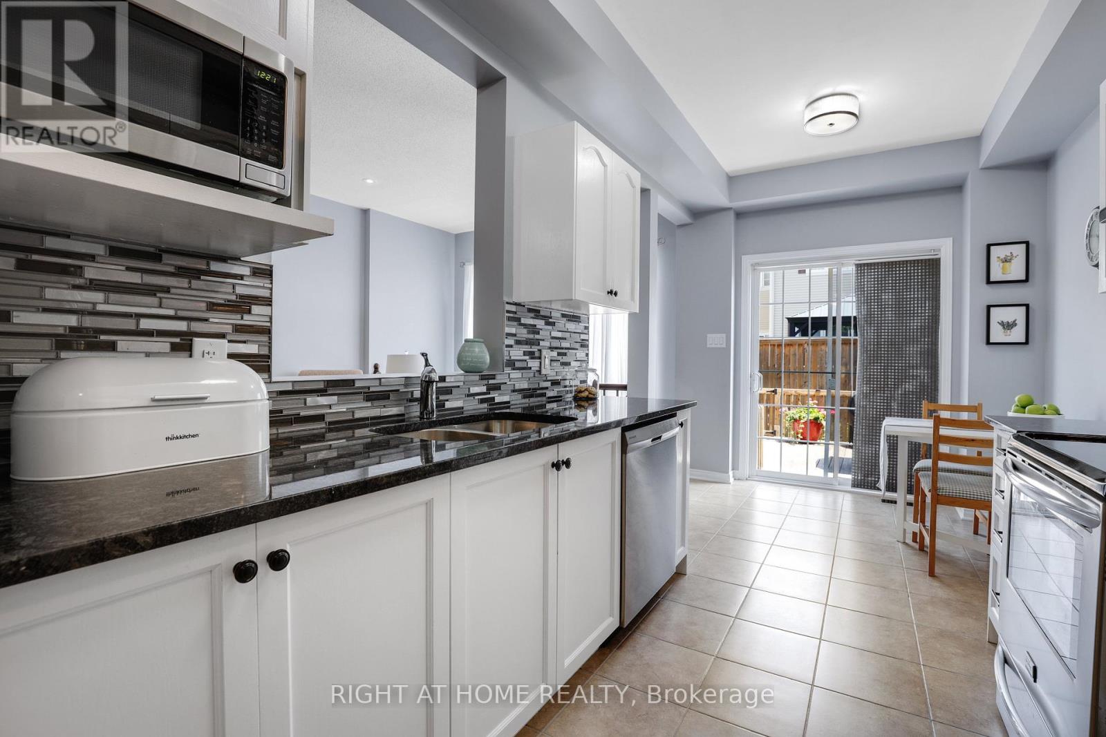 577 ASHBOURNE CRESCENT - 11
