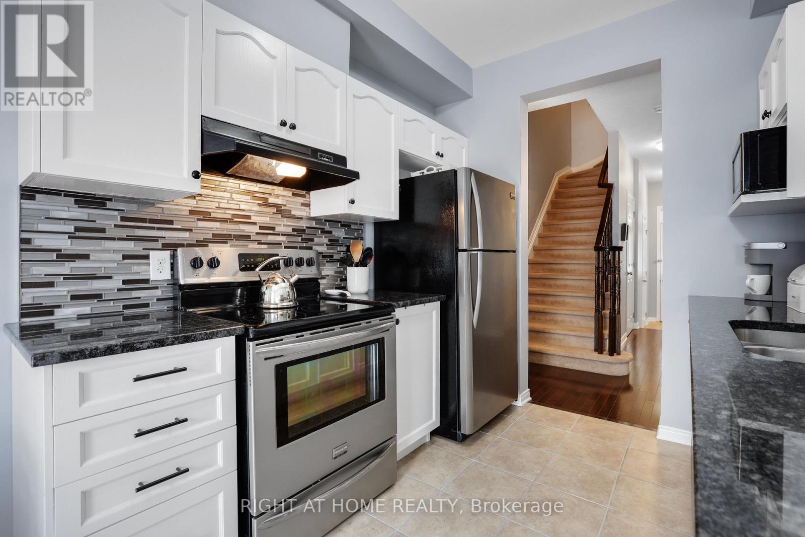 577 ASHBOURNE CRESCENT - 12
