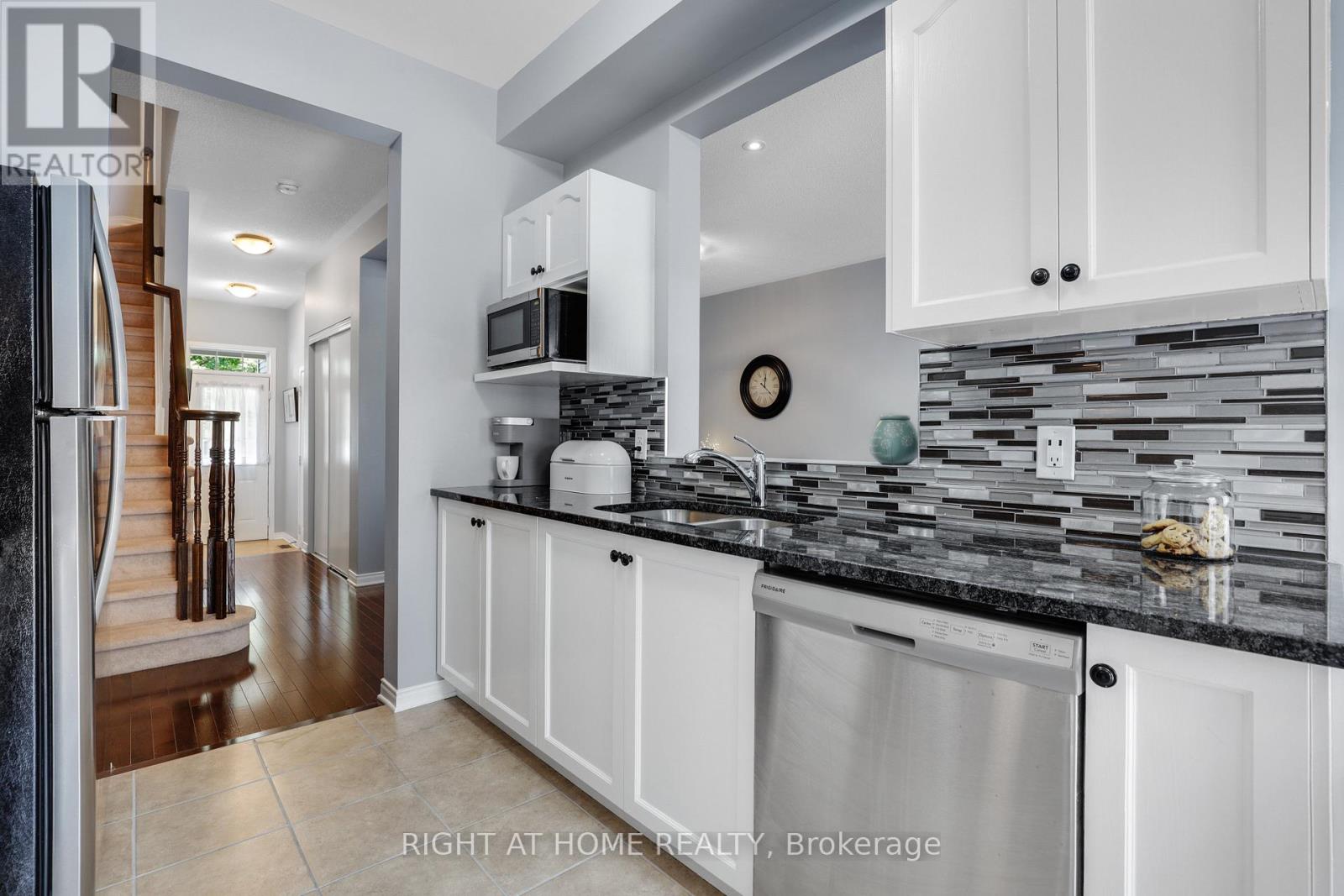 577 ASHBOURNE CRESCENT - 13