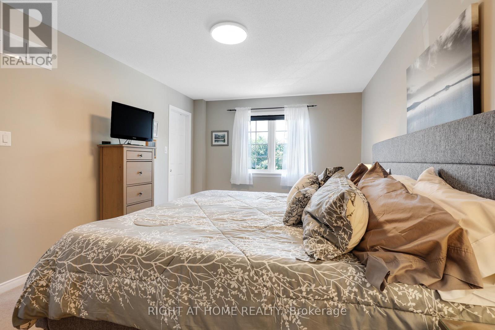 577 ASHBOURNE CRESCENT - 17