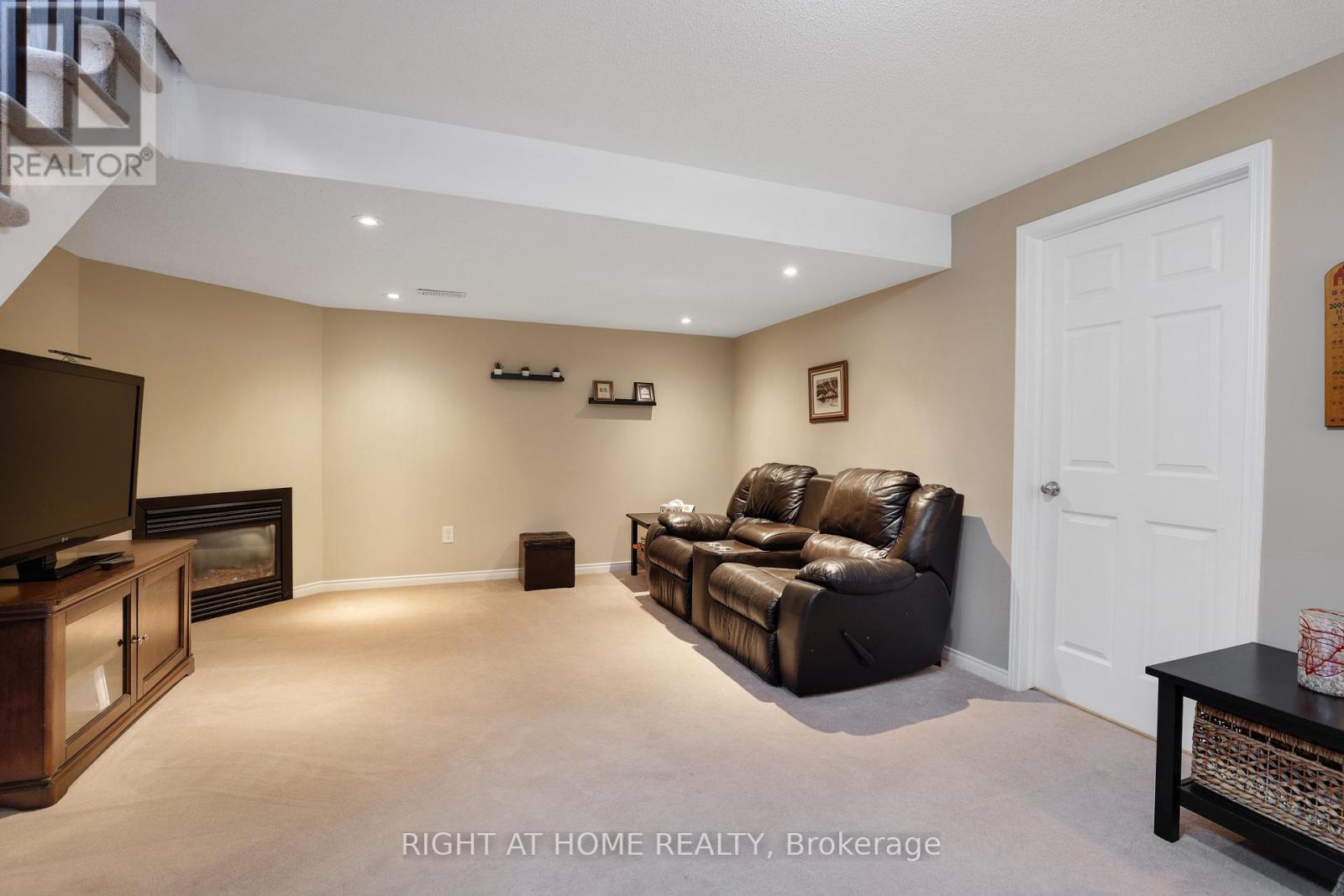 577 ASHBOURNE CRESCENT - 22