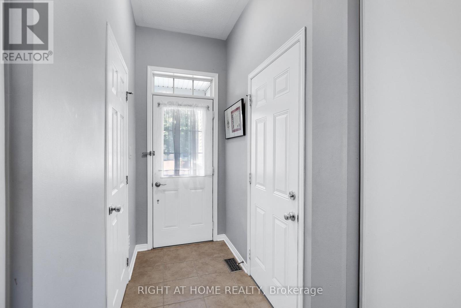 577 ASHBOURNE CRESCENT - 4
