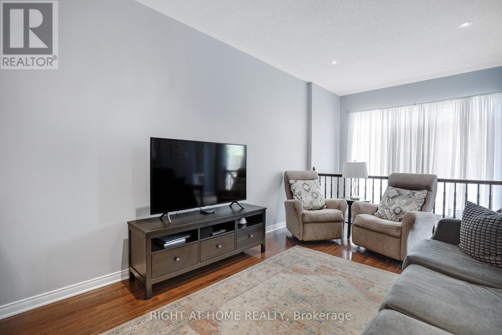 577 ASHBOURNE CRESCENT - 9