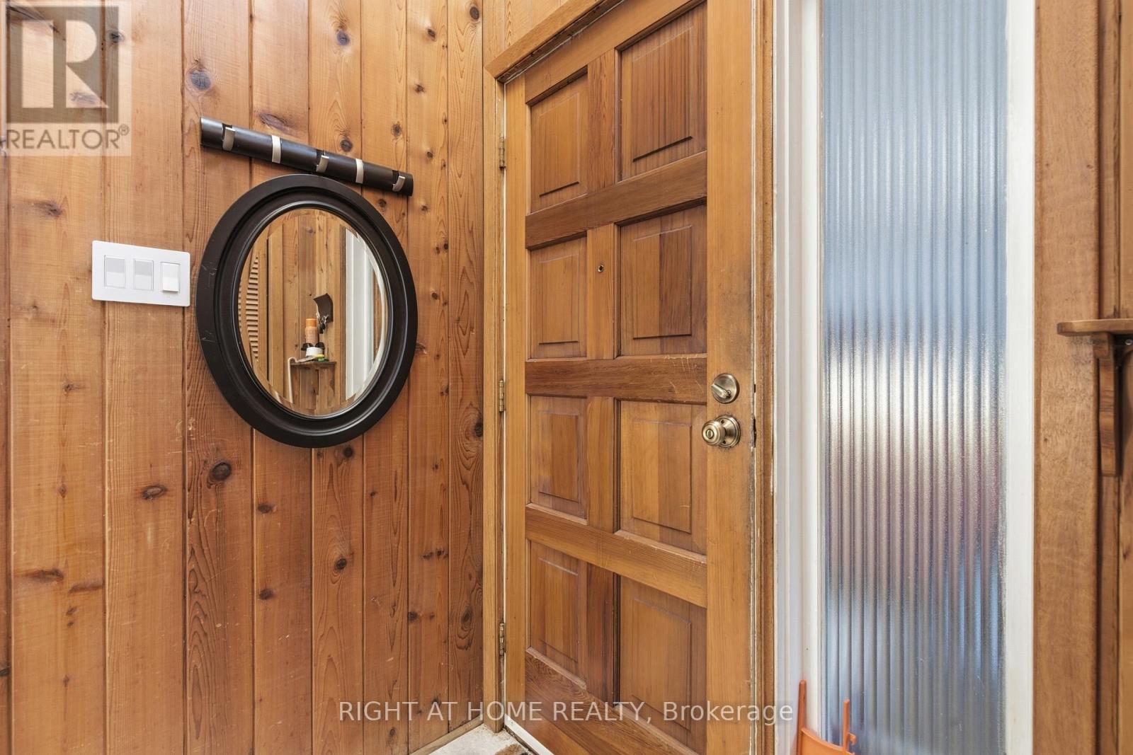 313 BOWEN ROAD - 4