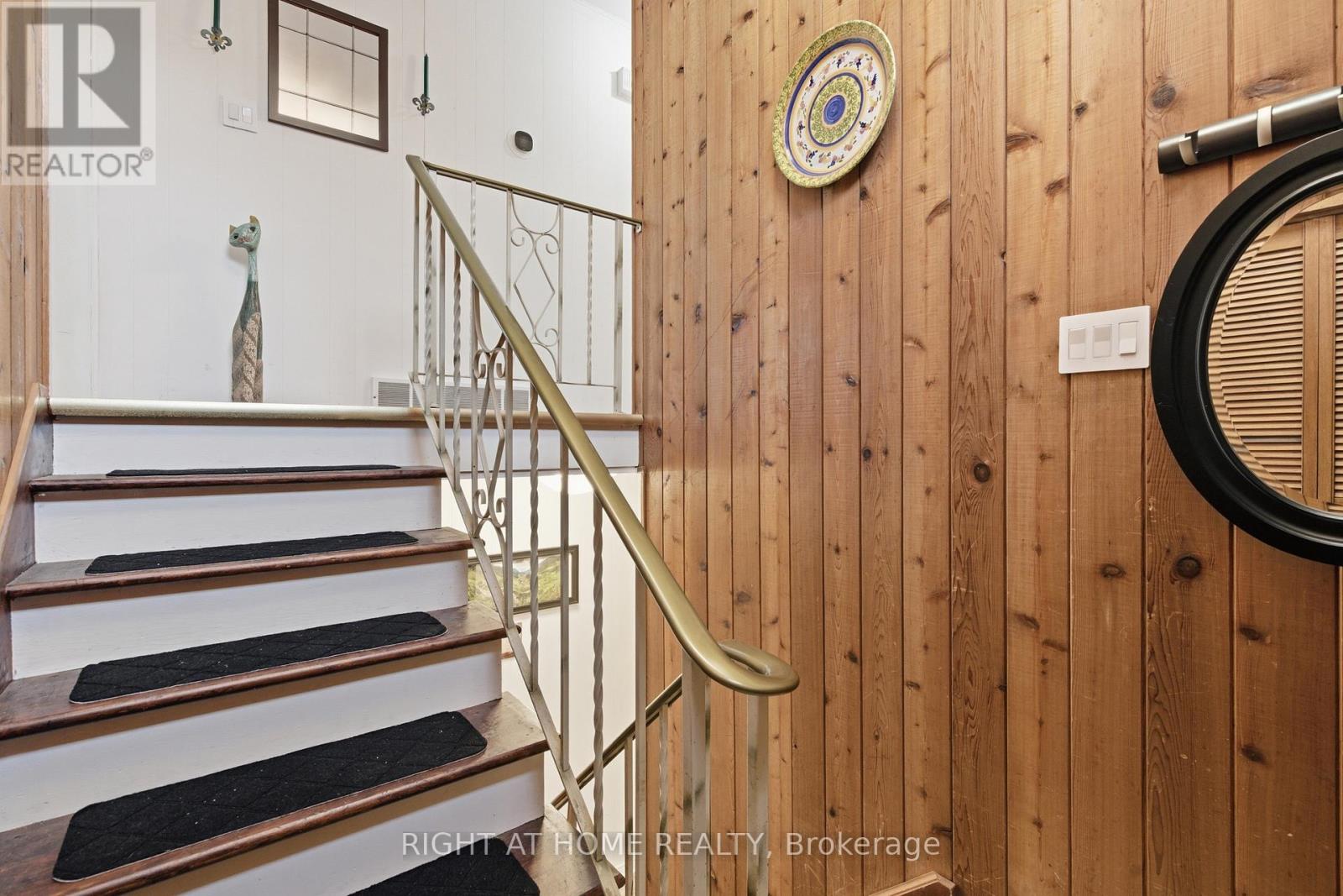 313 BOWEN ROAD - 5