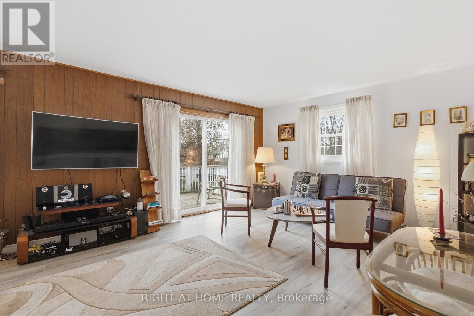 313 BOWEN ROAD - 1